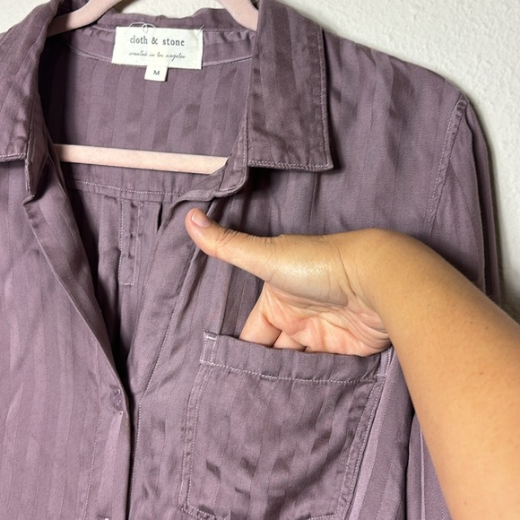 Cloth & Stone Anthropologie Mauve Grace Sateen Stripe Button Down Top Sz Medium - Picture 6 of 11